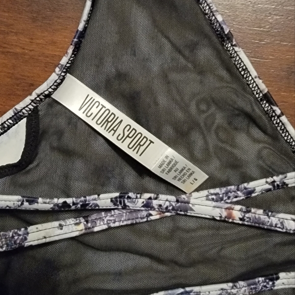 Victoria Sport V-neck Sports Bra - Picture 3 of 3